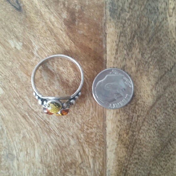 Silver ring with amber - Picture 3 of 3